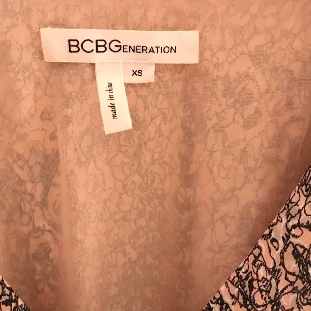 Bcbgeneration Pink Pattern Belted Dress - Size Xs - image 6